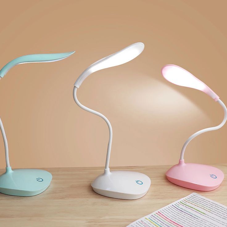 Desk Lamp with flexible Gooseneck - 3 Levels of Brightness